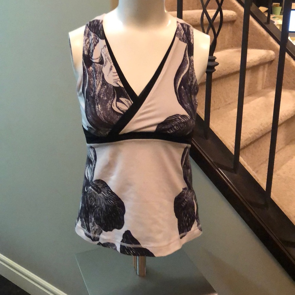 Lululemon size 6 tank